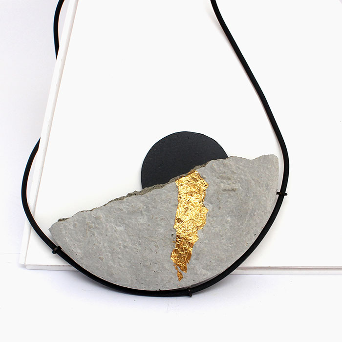 Detalle collar Concrete pan de oro